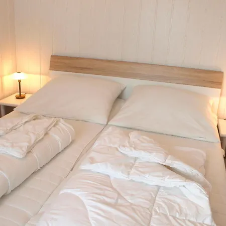 Pape Terrace: Cozy With Dressing Near Dune Park Groemitz